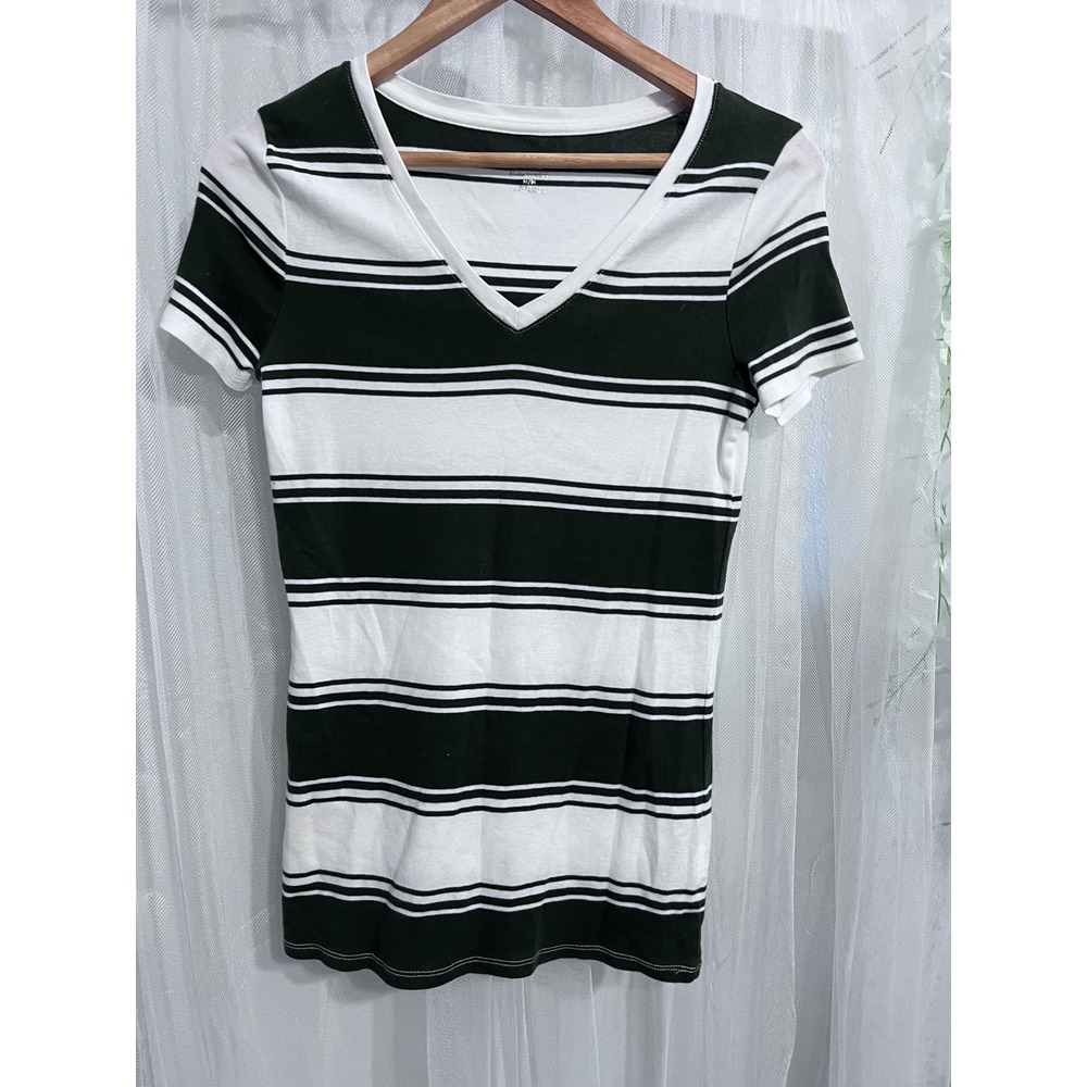 Merona Ultimate Tee Supreme Womens Medium V-Neck Striped Short Sleeve Shirt M